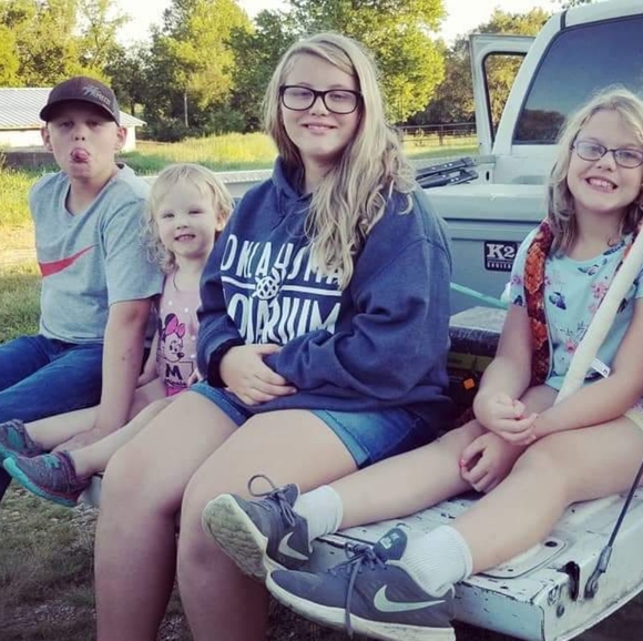 Meet your Posher, Jennifer - Picture 2 of 2